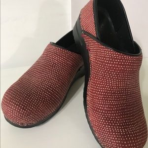 Sanita red,lightly shimmered clogs Sz 37
